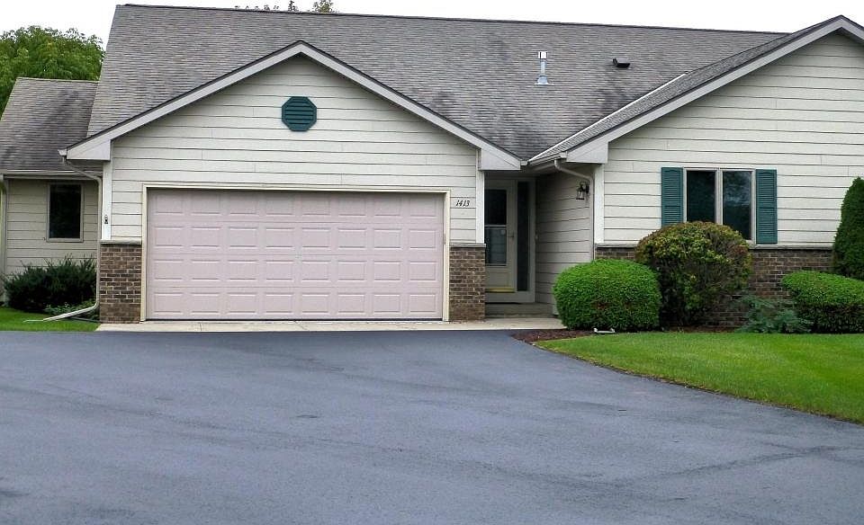 1st image of 1413 Carriage Dr