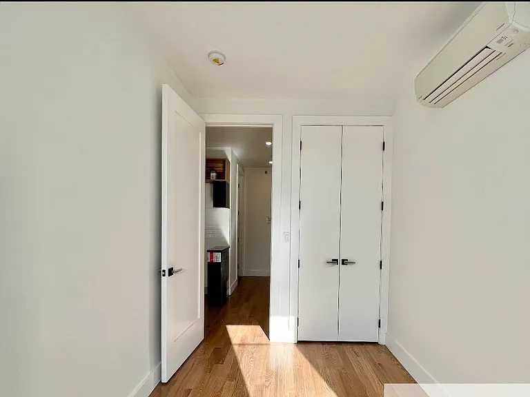 703 E 6th St #2A — Photo 3