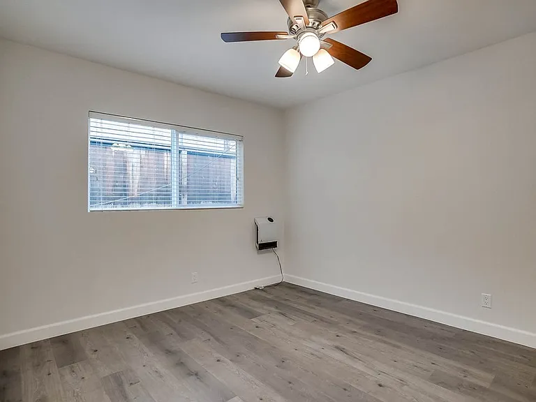 544 Evergreen St — Photo 7