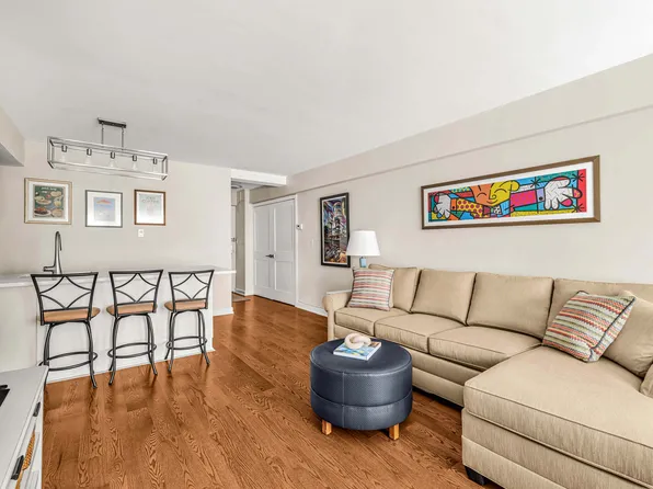 220 East 67th Street image 7 of 9