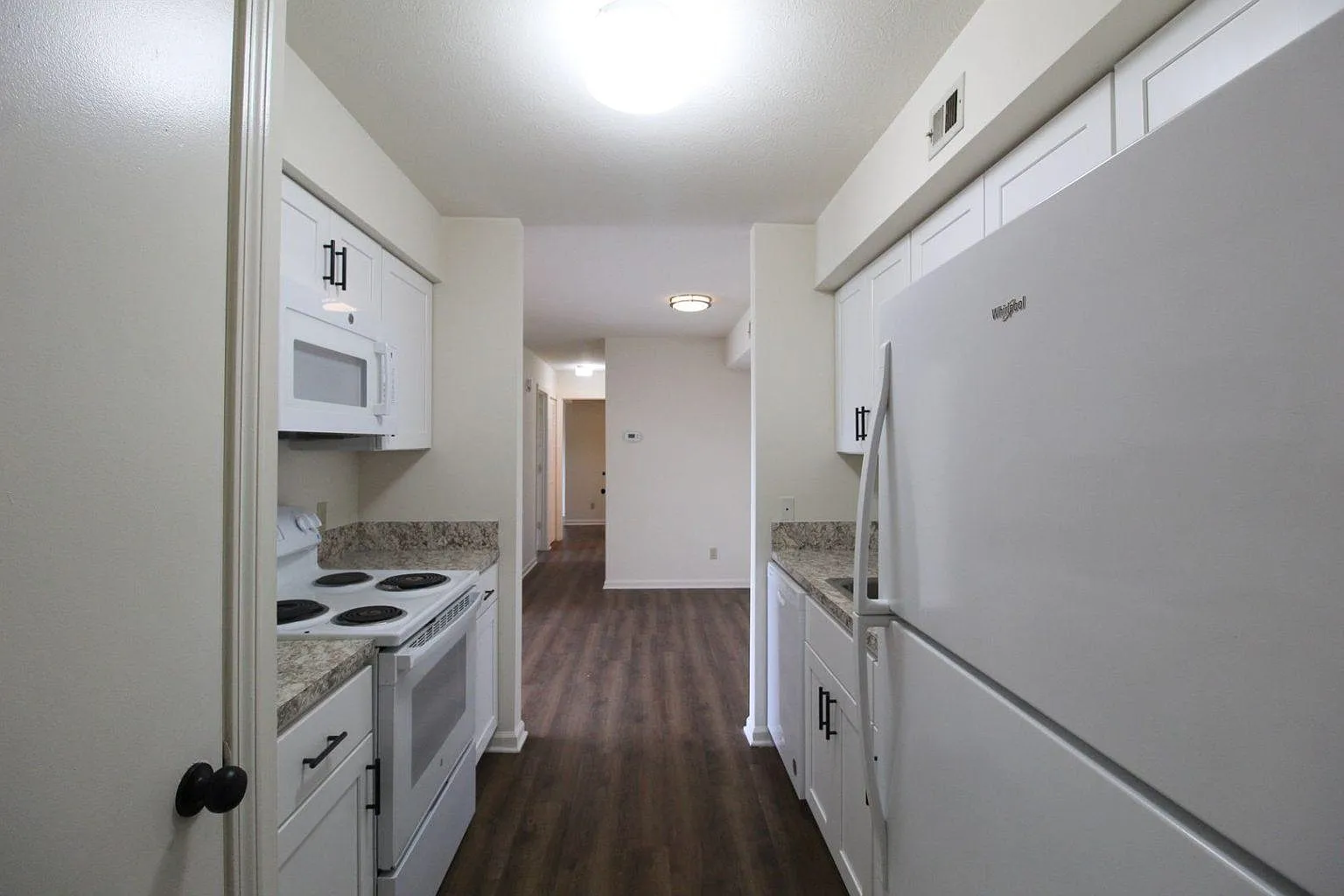 3 bed, 2.0 bath, 1108 sqft, $1,600 — Photo 3