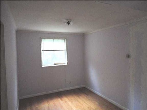 2nd image of 401 Elmwood Dr