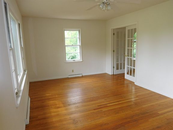4th image of 650 E Holland Dr