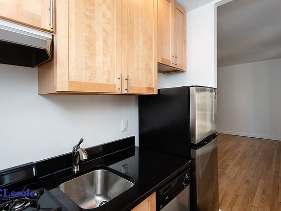 3rd image of 1324 Lexington Ave #3RC