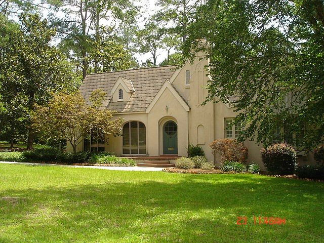 1st image of 908 Center Dr