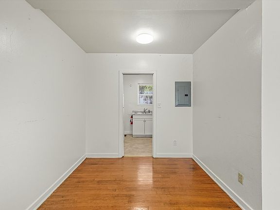 4th image of 638 E Park Ave APT 06