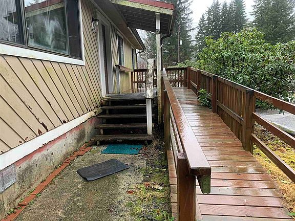 4th image of 1120 E 4th St