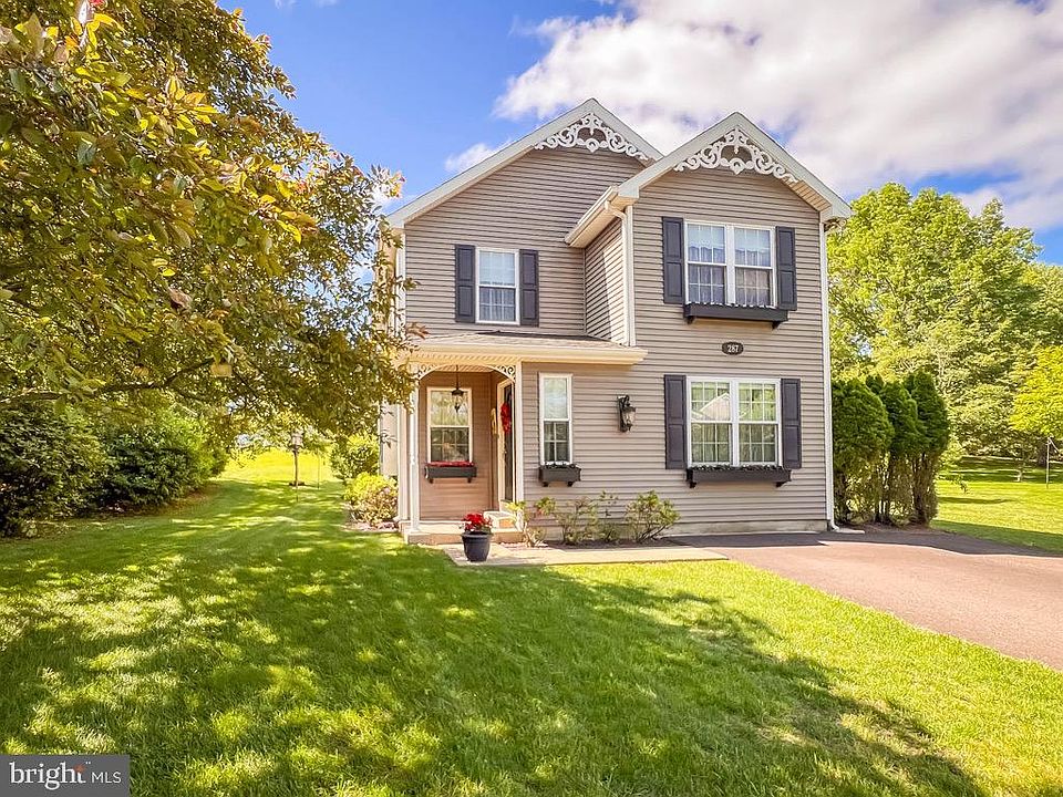 1st image of 287 Stanford Pl