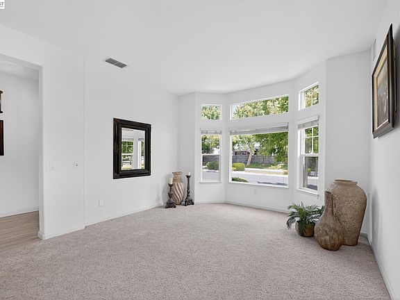 5th image of 602 Summerset Dr