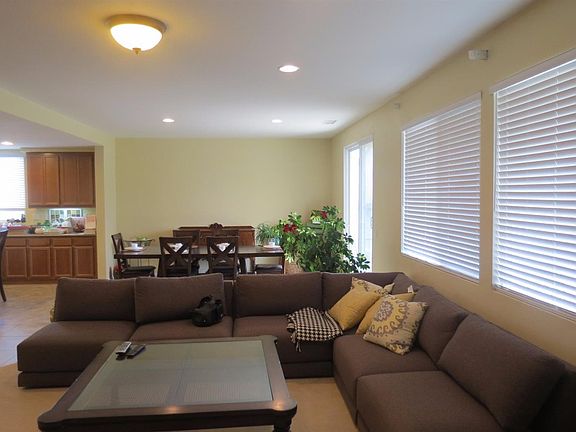 5th image of 8259 Buchanan Ct