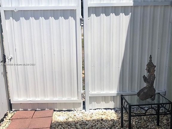 2nd image of 596 Palmetto Dr #1