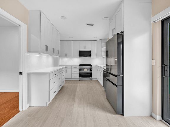 2nd image of 3020 N 34th St