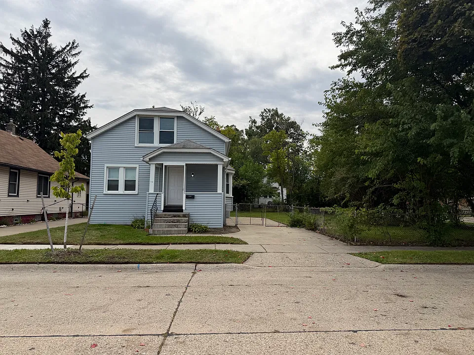 712 E Harry Ave