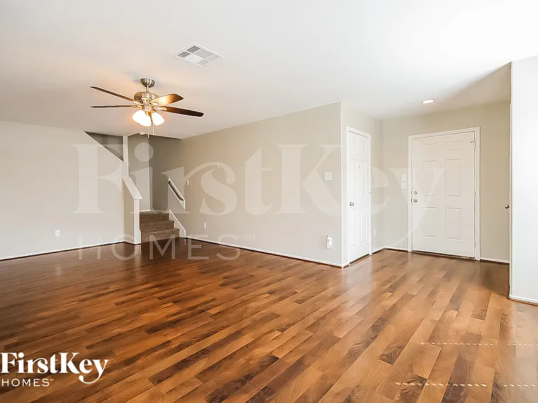 1621 Perennial Ln — Photo 5