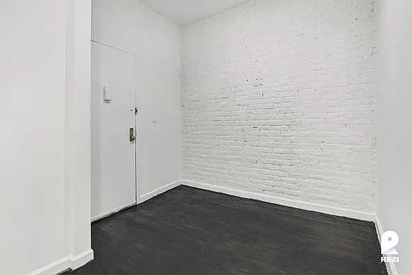 Rented by REZI | media 13