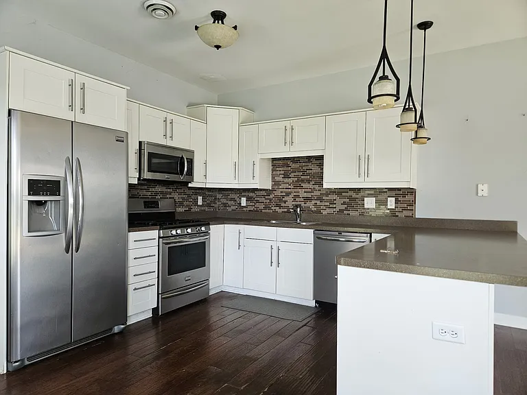 1560 Raven Dr — Photo 3