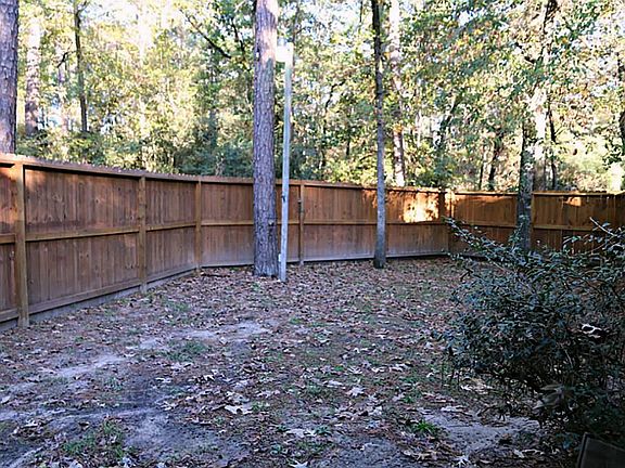 4th image of 133 Westwood Dr E
