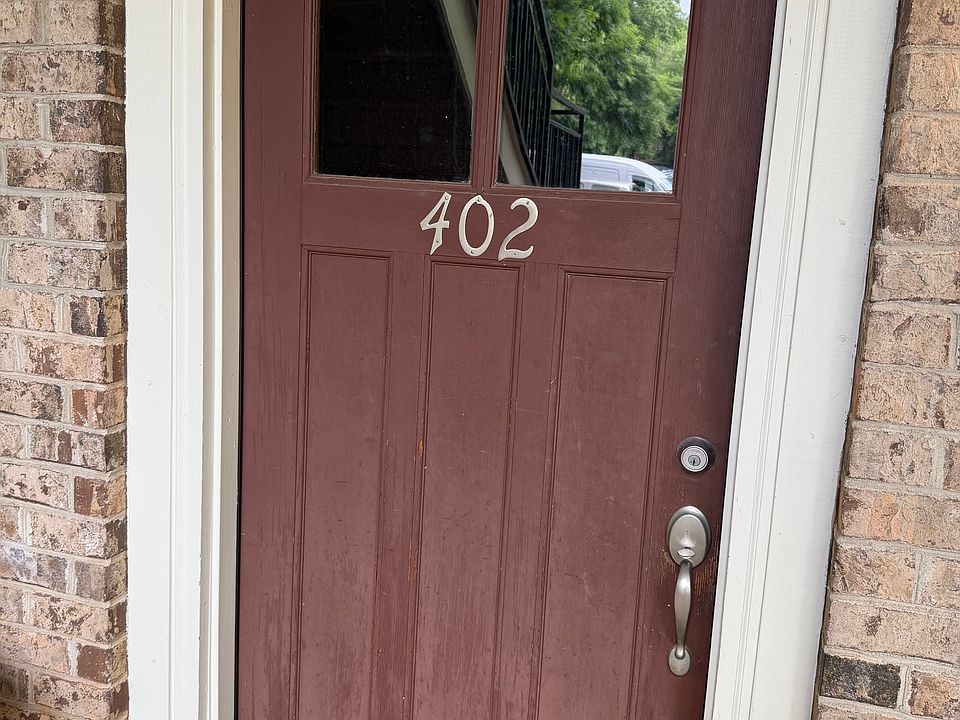 1st image of 490 Barnett Shoals Rd APT 402