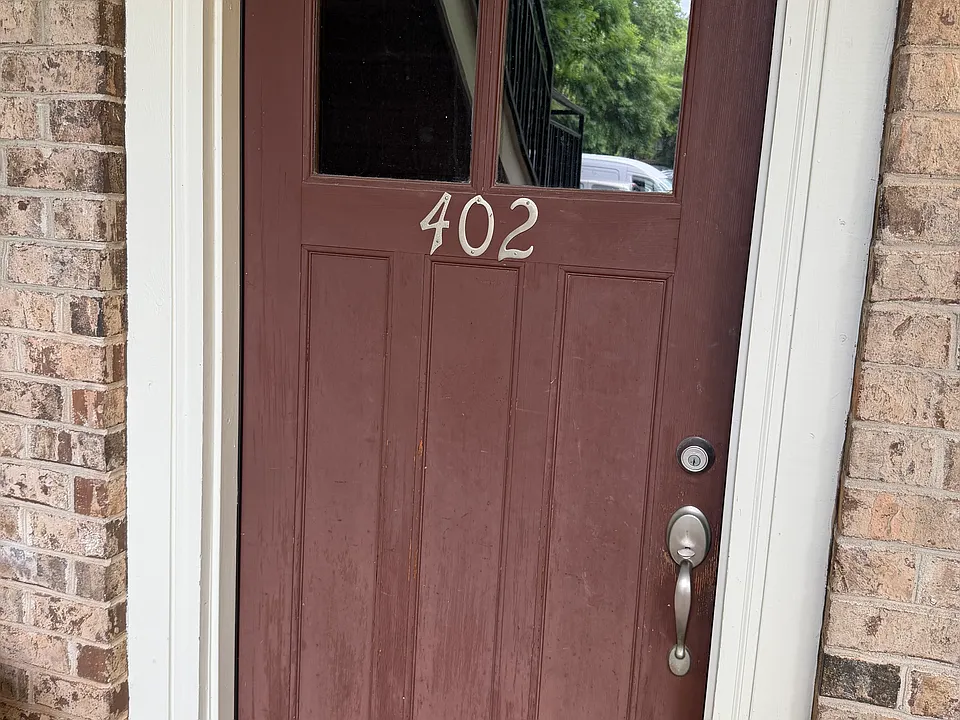 490 Barnett Shoals Rd #402
