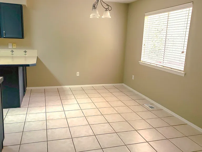 985 Winona Cir — Photo 8