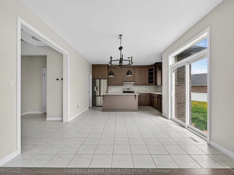 98 Livingston Dr — Photo 11