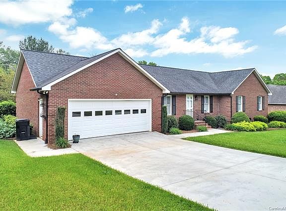 2nd image of 966 Royal Dr