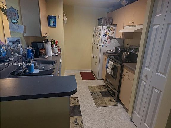 2nd image of 2421 Centergate Dr APT 202