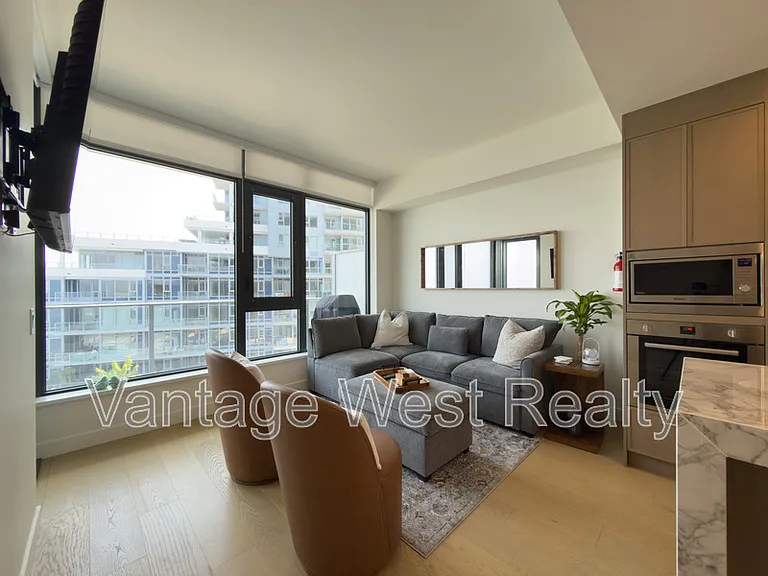 3800 Capozzi Rd #807 — Photo 2
