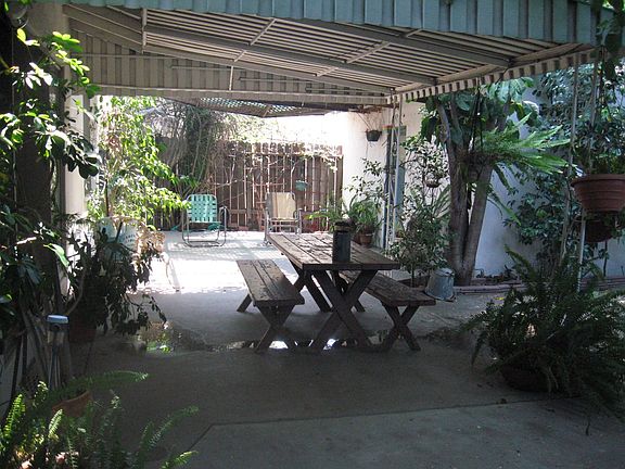5th image of 5737 Murietta Ave