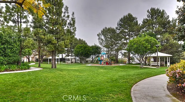10 Briarglenn — Photo 3