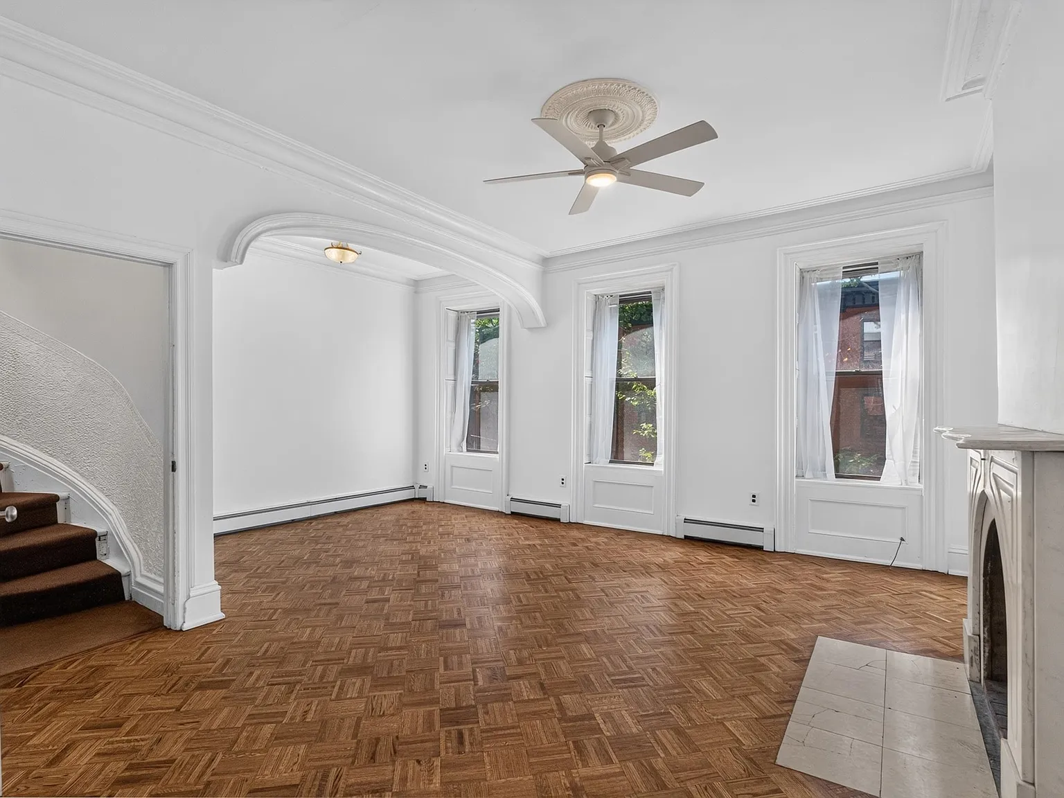 3 bed, 1.0 bath, 1500 sqft, $5,300 — Photo 2