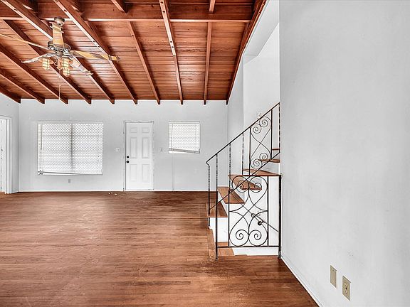 5th image of 702 S RIVERSIDE Drive