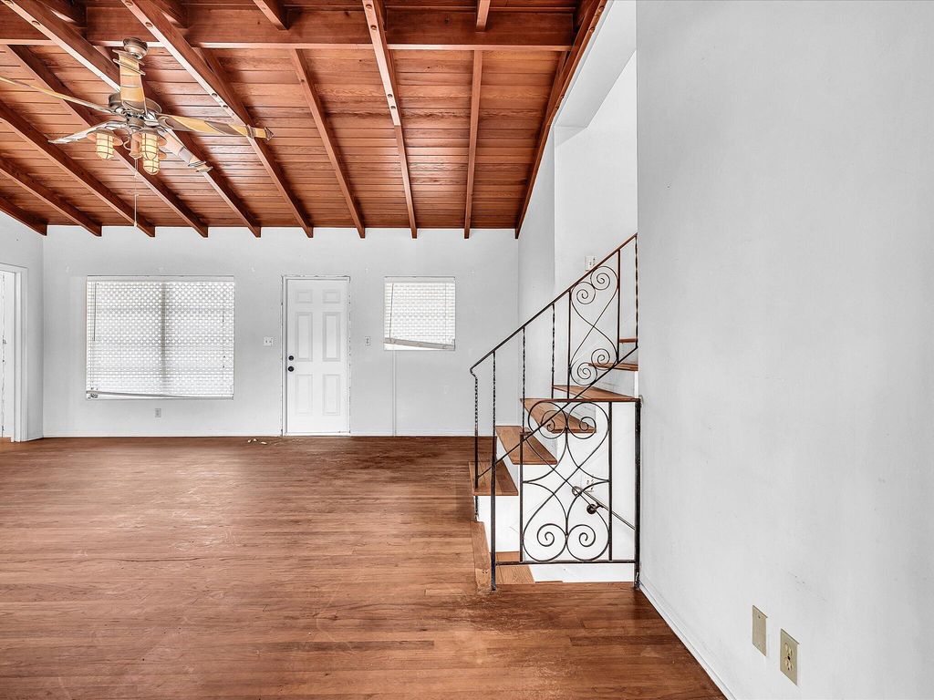 702 S RIVERSIDE Drive, photo 5