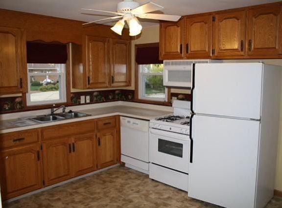 3rd image of 1108 Benton Ave