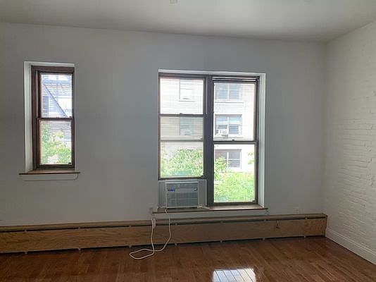 3rd image of 121 W 95th St #3E