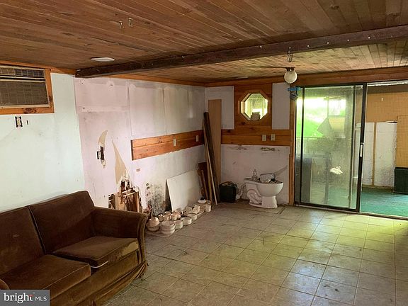 5th image of 20 Whippoorwill Ln