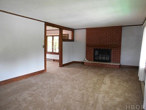 3rd image of 527 E 2nd St #10
