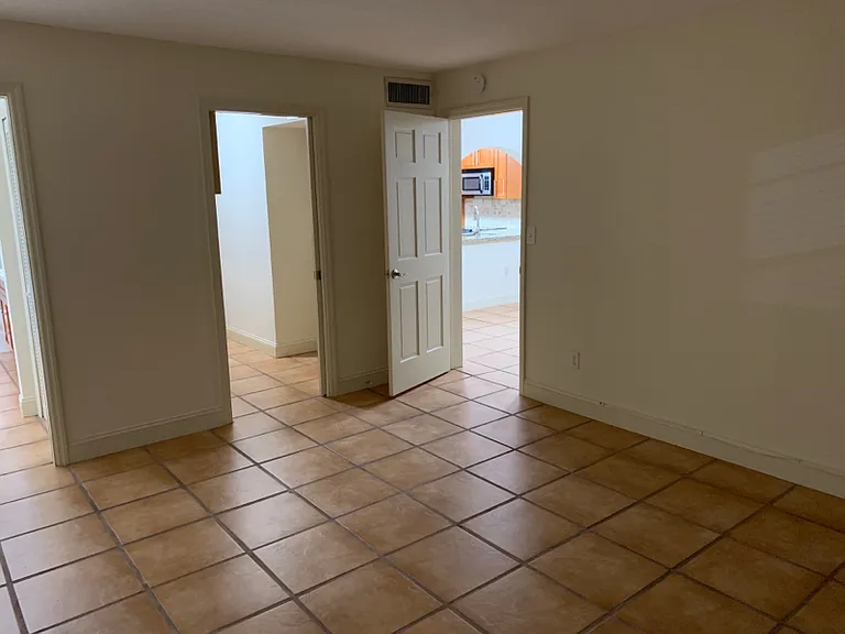 10825 SW 112th Ave — Photo 17
