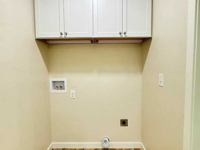 1442 E Broadway St — Photo 30
