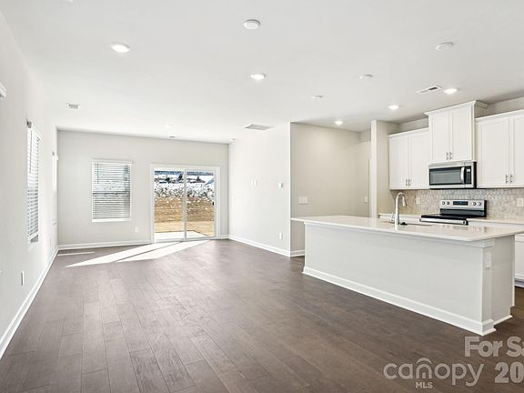 4th image of 1523 31st St NE