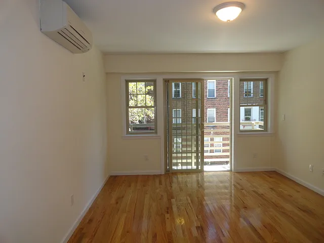41-28 44th St #5F — Photo 4