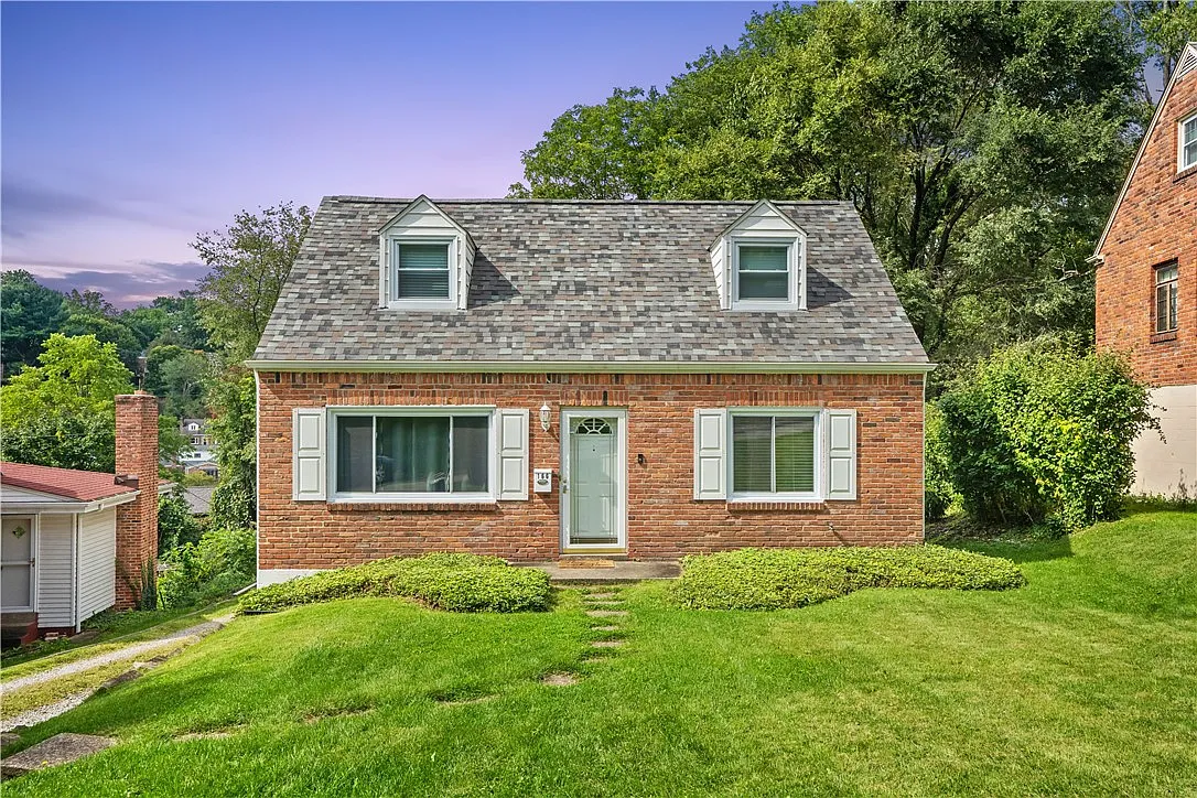 166 Lynn Dr photo 1