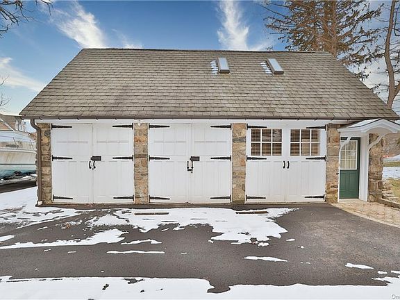 3rd image of 1 High Hill Farm Pl