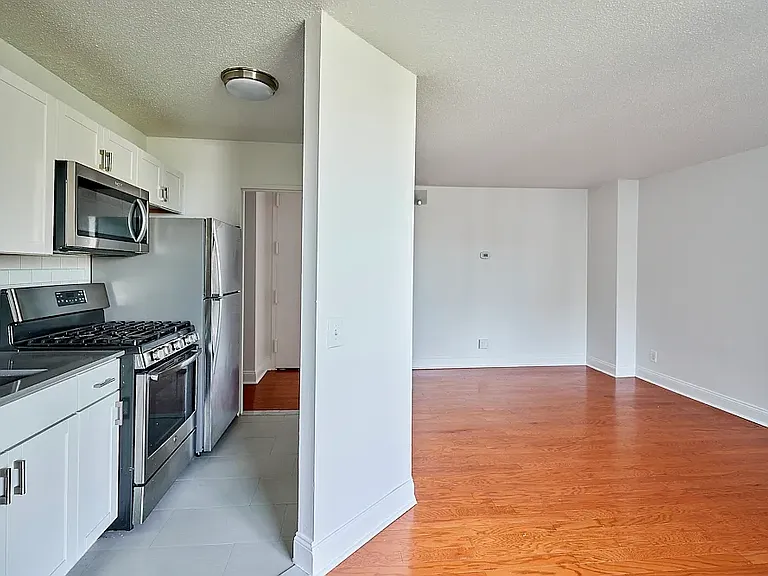 1954 1st Ave #5Y — Photo 1