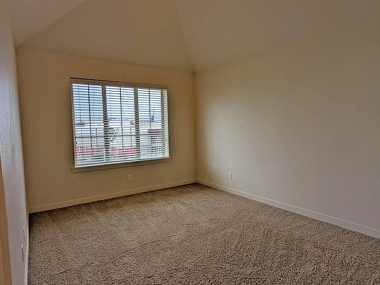 7936 NE Miriam Way — Photo 9