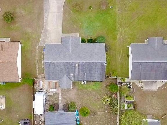 3rd image of 1411 Kelly Place