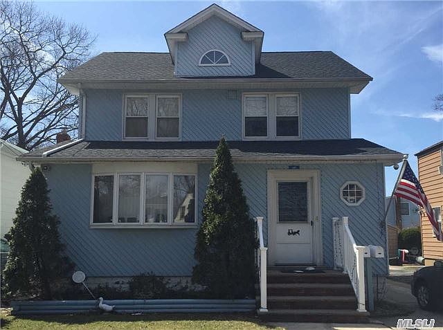 2nd image of 142 E Saint Marks Pl