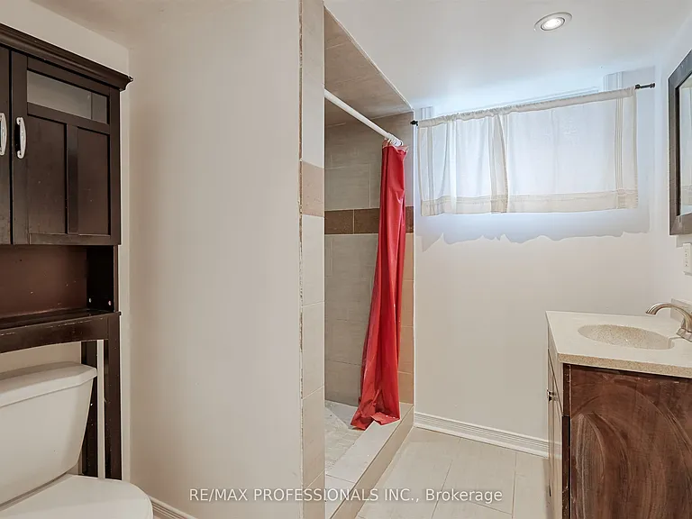 1026 Haig Blvd #BASEMENT — Photo 10