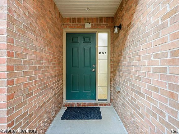 4th image of 42842 Patty Ln