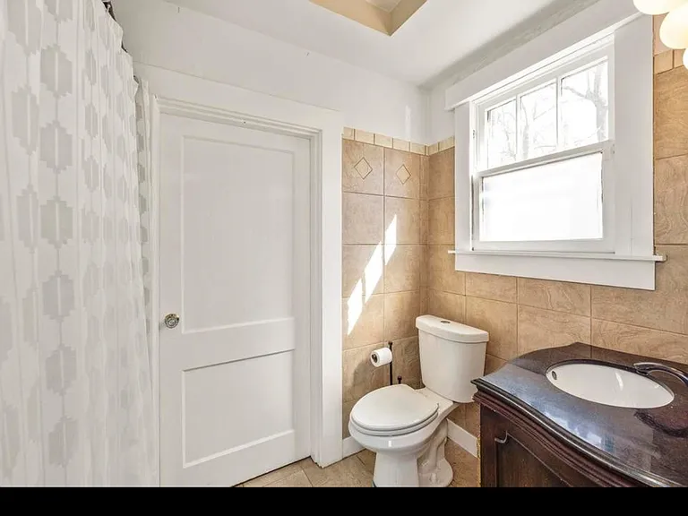 1011 Calvert St — Photo 9